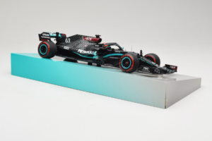 Mercedes W11 #63 G. Russell Mercedes AMG Petronas Sakhir Grand Prix 2020 Minichamps 1:18 113201663 Hartsi — kuva 4 / 7