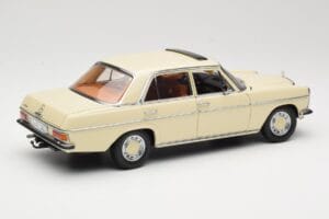Mercedes W115 Strich 8 Kerma Sun Star 1:18 4581 Metalli — kuva 3 / 8