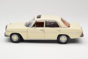 Mercedes W115 Strich 8 Kerma Sun Star 1:18 4581 Metalli — kuva 4 / 8