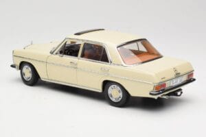 Mercedes W115 Strich 8 Kerma Sun Star 1:18 4581 Metalli — kuva 7 / 8