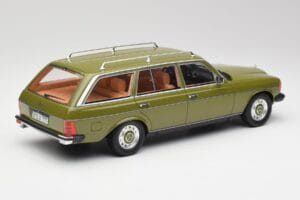 Mercedes W123 200T Cypress Vihreä BoS Models 1:18 BOS008 Metalli — kuva 2 / 6