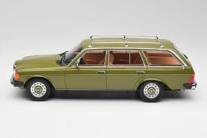 Mercedes W123 200T Cypress Vihreä BoS Models 1:18 BOS008 Metalli — kuva 3 / 6