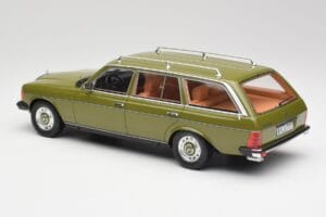 Mercedes W123 200T Cypress Vihreä BoS Models 1:18 BOS008 Metalli — kuva 5 / 6