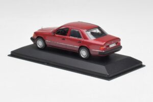 Mercedes 300D W124 Punainen Minichamps 1:43 3209 Metalli — kuva 3 / 4