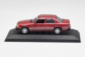 Mercedes 300D W124 Punainen Minichamps 1:43 3209 Metalli