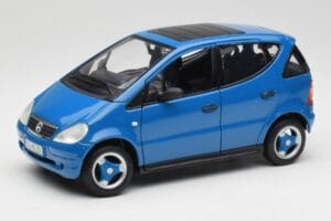 Mercedes A-Class W168 Azure Sininen Maisto 1:18 50311 Metalli