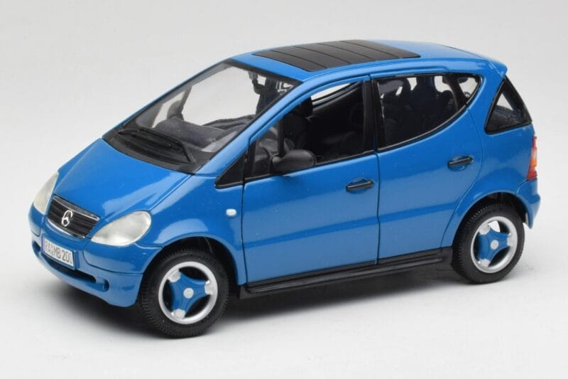 Mercedes A-Class W168 Azure Sininen Maisto 1:18 50311 Metalli