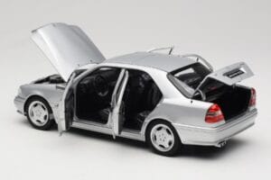 Mercedes C36 AMG W202 Silver Metallic Norev 1:18 183380 Metalli — kuva 5 / 8