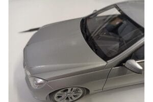 Mercedes E-sarja W212 Avantgarde Iridium Hopea Maali 1. Painos Minichamps 1:18 B66960212-D1 Metalli — kuva 8 / 11