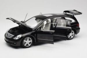 Mercedes R-Class W251 Obsidian Musta Minichamps 1:18 150034601 Metalli — kuva 2 / 8