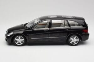 Mercedes R-Class W251 Obsidian Musta Minichamps 1:18 150034601 Metalli — kuva 4 / 8