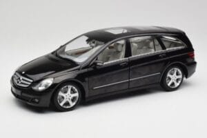 Mercedes R-Class W251 Obsidian Musta Minichamps 1:18 150034601 Metalli