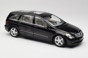 Mercedes R-Class W251 Obsidian Musta Minichamps 1:18 150034601 Metalli — kuva 6 / 8