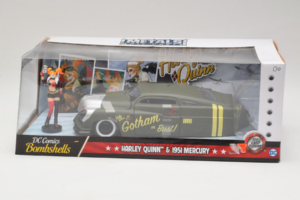 Mercury Gotham or Bust With Harley Quinn Figure Metals Diecast 1:24 30456 Metalli