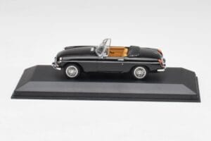 MGB Avoauto Musta Minichamps 1:43 430131030 Metalli