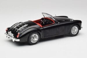 MGA English Roadster Musta Revell 1:18 84559091 Metalli — kuva 3 / 8