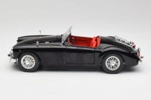 MGA English Roadster Musta Revell 1:18 84559091 Metalli — kuva 4 / 8