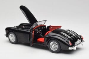 MGA English Roadster Musta Revell 1:18 84559091 Metalli — kuva 5 / 8