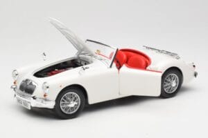 MGA Roadster Old English White Revell 1:18 08455 Metalli — kuva 2 / 8