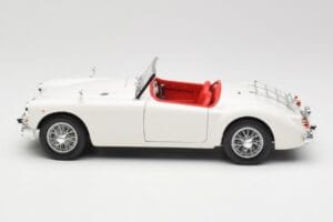 MGA Roadster Old English White Revell 1:18 08455 Metalli — kuva 4 / 8