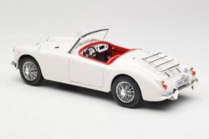 MGA Roadster Old English White Revell 1:18 08455 Metalli — kuva 7 / 8