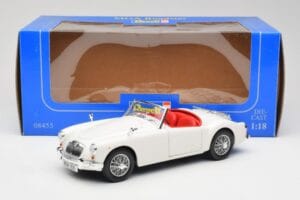 MGA Roadster Old English White Revell 1:18 08455 Metalli — kuva 8 / 8
