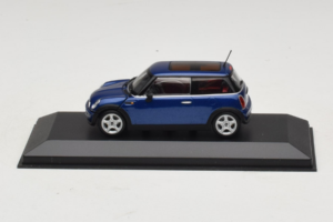 Mini Cooper Avoauto Sininen Minichamps 1:43 80420309092-R1 Metalli