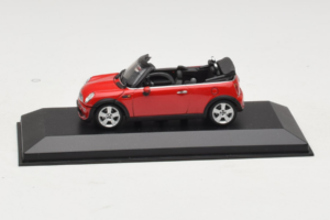 Mini Cooper R52 Avoauto Punainen Minichamps 1:43 431138230 Metalli