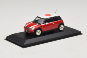 Mini Cooper Punainen Japanin Lipulla Minichamps 1:43 80420309024-R1 Metalli — kuva 2 / 5