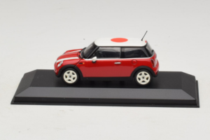 Mini Cooper Punainen Japanin Lipulla Minichamps 1:43 80420309024-R1 Metalli
