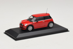 Mini Cooper One R50 Aero Punainen Minichamps 1:43 431138272 Metalli — kuva 3 / 4