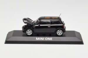 Mini One R50 Musta Mustalla Katolla Minichamps 1:43 MINI005 Metalli — kuva 5 / 5