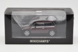 Mini One R50 Tummanpunainen Mustalla Katolla Minichamps 1:43 MINI008 Metalli — kuva 4 / 5