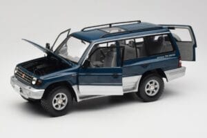 Mitsubishi Pajero V20 LWB Sininen & Hopea Sun Star 1:18 1212 Metalli — kuva 2 / 8