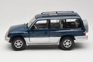 Mitsubishi Pajero V20 LWB Sininen & Hopea Sun Star 1:18 1212 Metalli — kuva 4 / 8