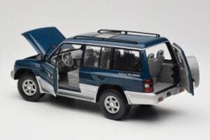 Mitsubishi Pajero V20 LWB Sininen & Hopea Sun Star 1:18 1212 Metalli — kuva 5 / 8