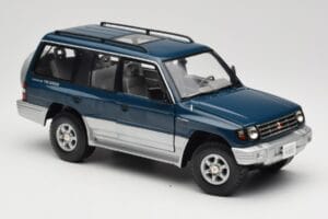Mitsubishi Pajero V20 LWB Sininen & Hopea Sun Star 1:18 1212 Metalli — kuva 6 / 8