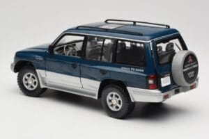 Mitsubishi Pajero V20 LWB Sininen & Hopea Sun Star 1:18 1212 Metalli — kuva 7 / 8