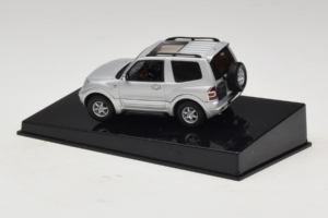 Mitsubishi Pajero SWB Hopea AUTOart 1:43 57113 Metalli — kuva 3 / 4
