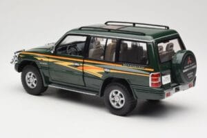 Mitsubishi Pajero V20 LWB Vihreä Sun Star 1:18 1225 Metalli — kuva 7 / 8