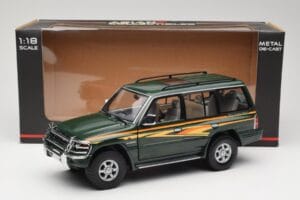 Mitsubishi Pajero V20 LWB Vihreä Sun Star 1:18 1225 Metalli — kuva 8 / 8