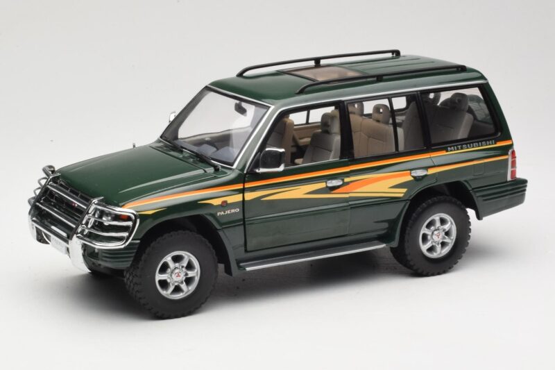 Mitsubishi Pajero V20 LWB Vihreä Sun Star 1:18 1225 Metalli