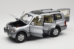 Mitsubishi Pajero V73 Sininen YC Model 1:18 241218040102010209 Metalli — kuva 2 / 8