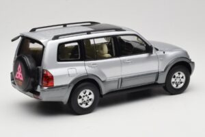 Mitsubishi Pajero V73 Sininen YC Model 1:18 241218040102010209 Metalli — kuva 3 / 8
