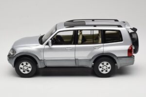 Mitsubishi Pajero V73 Sininen YC Model 1:18 241218040102010209 Metalli — kuva 4 / 8