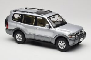 Mitsubishi Pajero V73 Sininen YC Model 1:18 241218040102010209 Metalli — kuva 6 / 8
