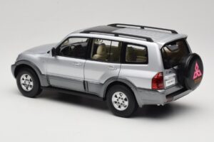 Mitsubishi Pajero V73 Sininen YC Model 1:18 241218040102010209 Metalli — kuva 7 / 8