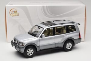 Mitsubishi Pajero V73 Sininen YC Model 1:18 241218040102010209 Metalli — kuva 8 / 8