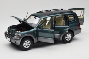 Mitsubishi Pajero V73 Vihreä YC Model 1:18 241218040101010215 Metalli — kuva 2 / 8
