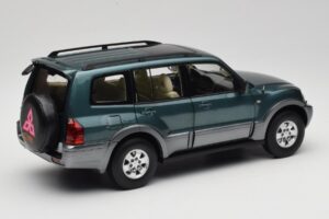 Mitsubishi Pajero V73 Vihreä YC Model 1:18 241218040101010215 Metalli — kuva 3 / 8